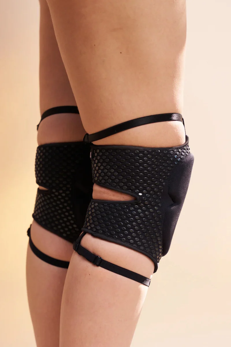 Lunalae Sticky Silicone Garter Kneepads - Black - Image 3