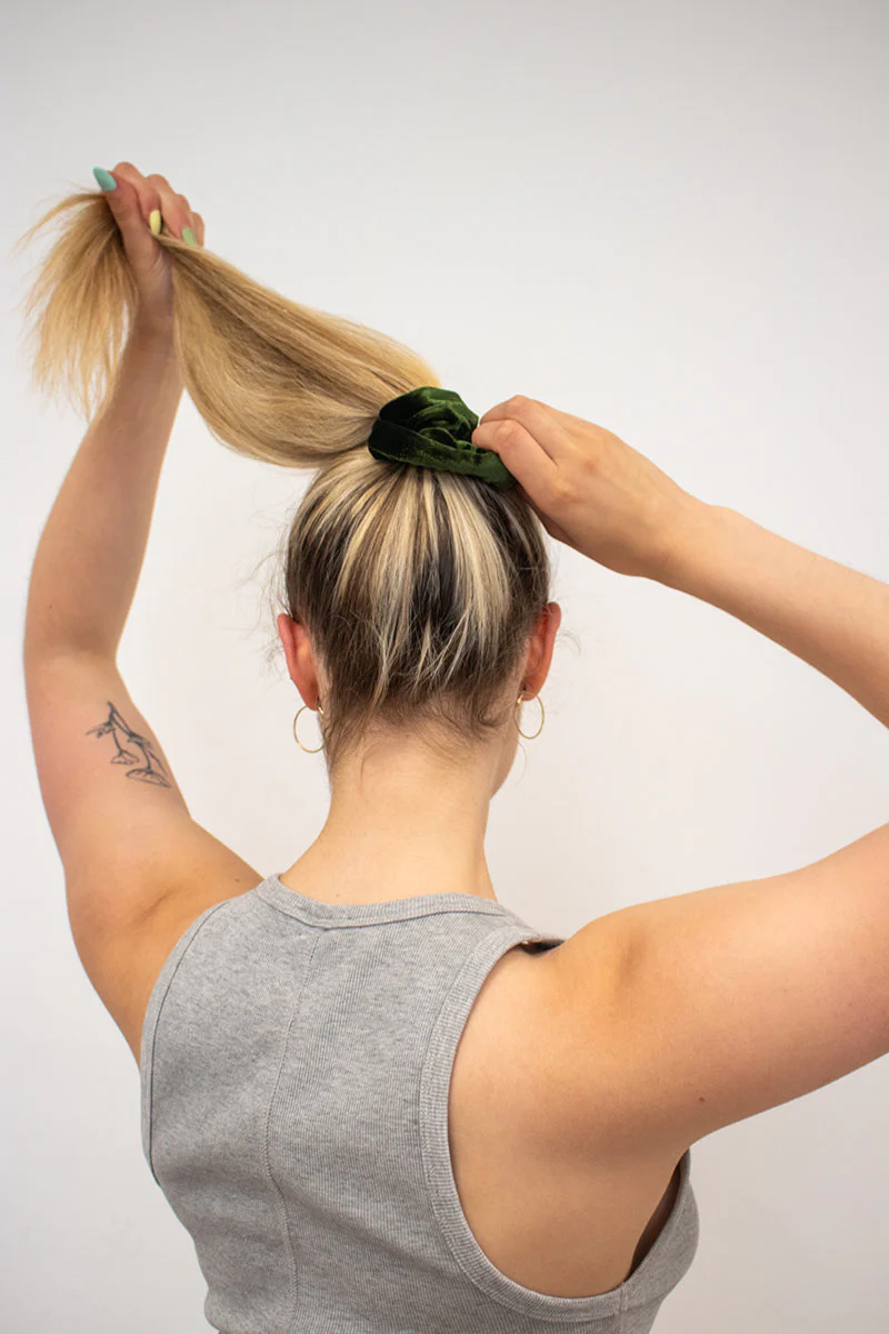 Pole Junkie Zipper Scrunchie - Emerald - Image 4