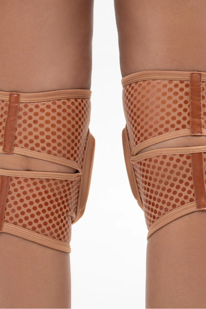 Queen Wear Grippy Kneepads - Caramel - Image 2