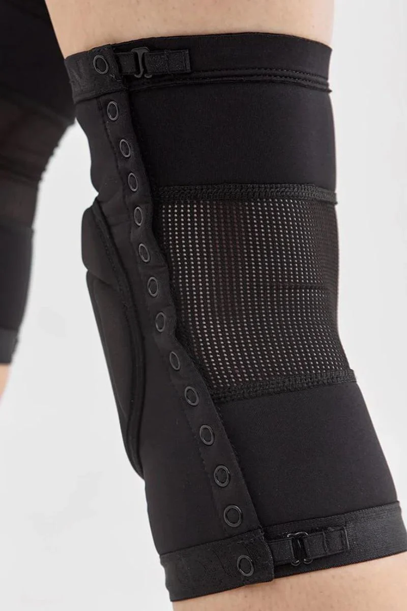 Queen Wear High Matter Knee Pads - Sleek Black - Image 4