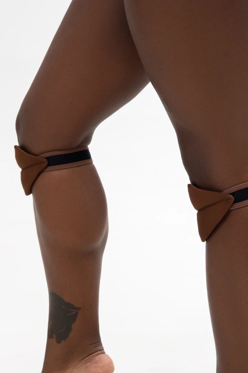 Queen Wear Slides Lips Kneepads 2.0 - Cacao - Image 3