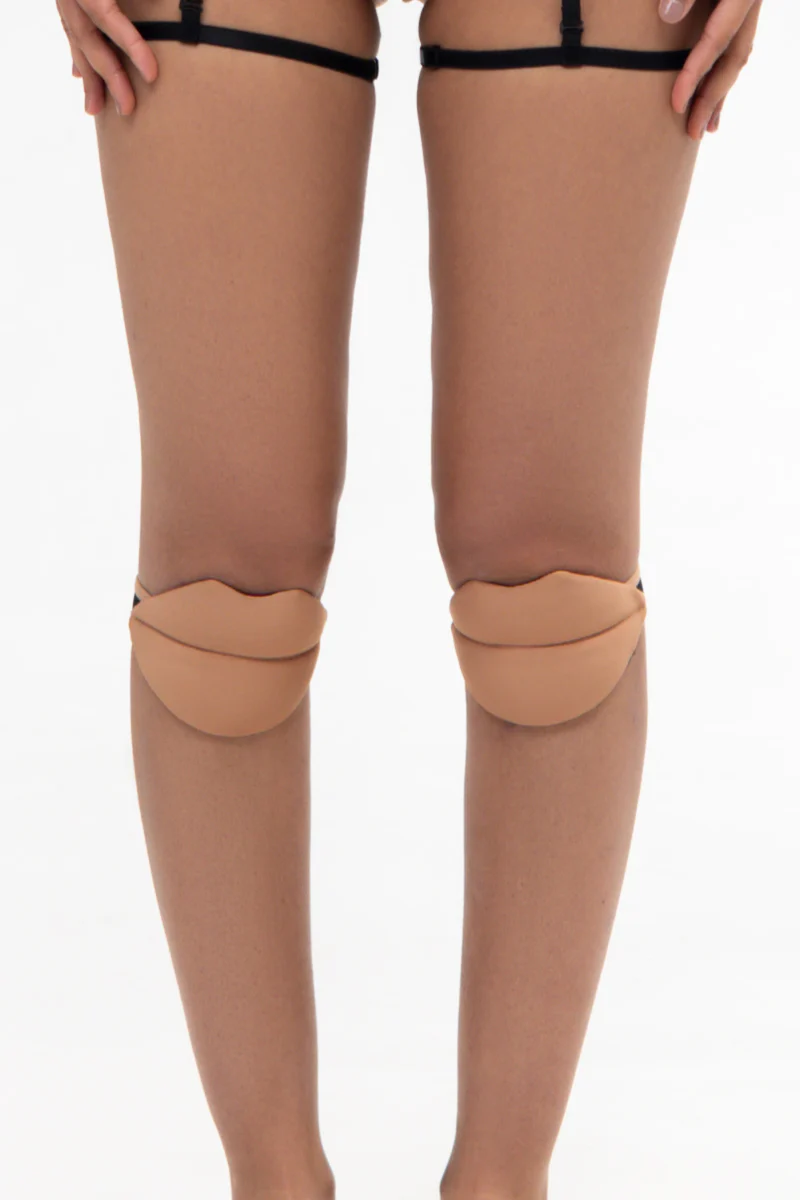 Queen Wear Slides Lips Kneepads 2.0 - Caramel - Image 3