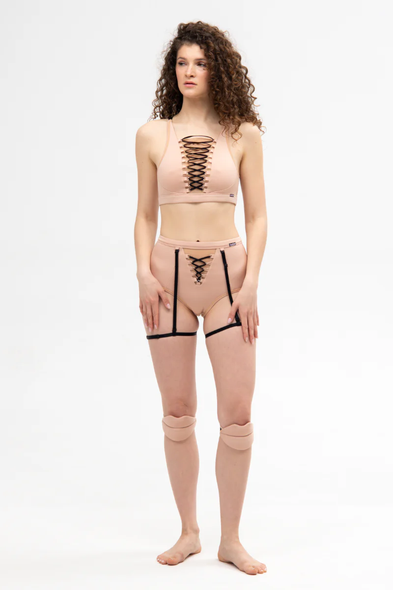 Queen Wear Slides Lips Kneepads 2.0 - Latte - Image 5
