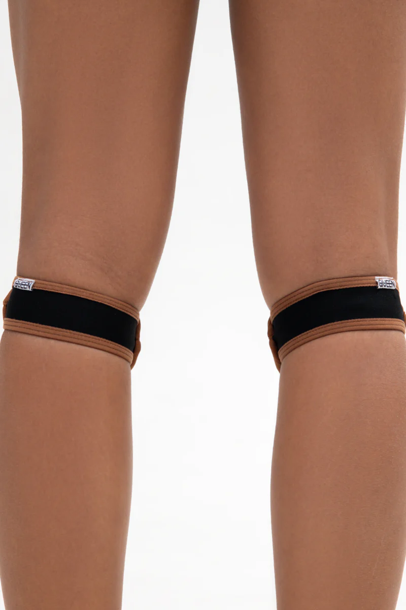 Queen Wear Slides Lips Kneepads 2.0 - Mocha - Image 2