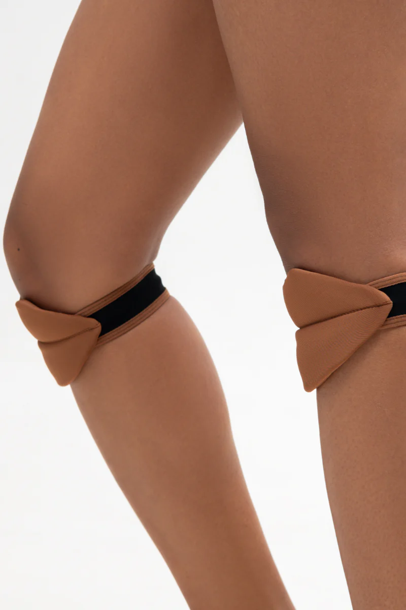 Queen Wear Slides Lips Kneepads 2.0 - Mocha - Image 3