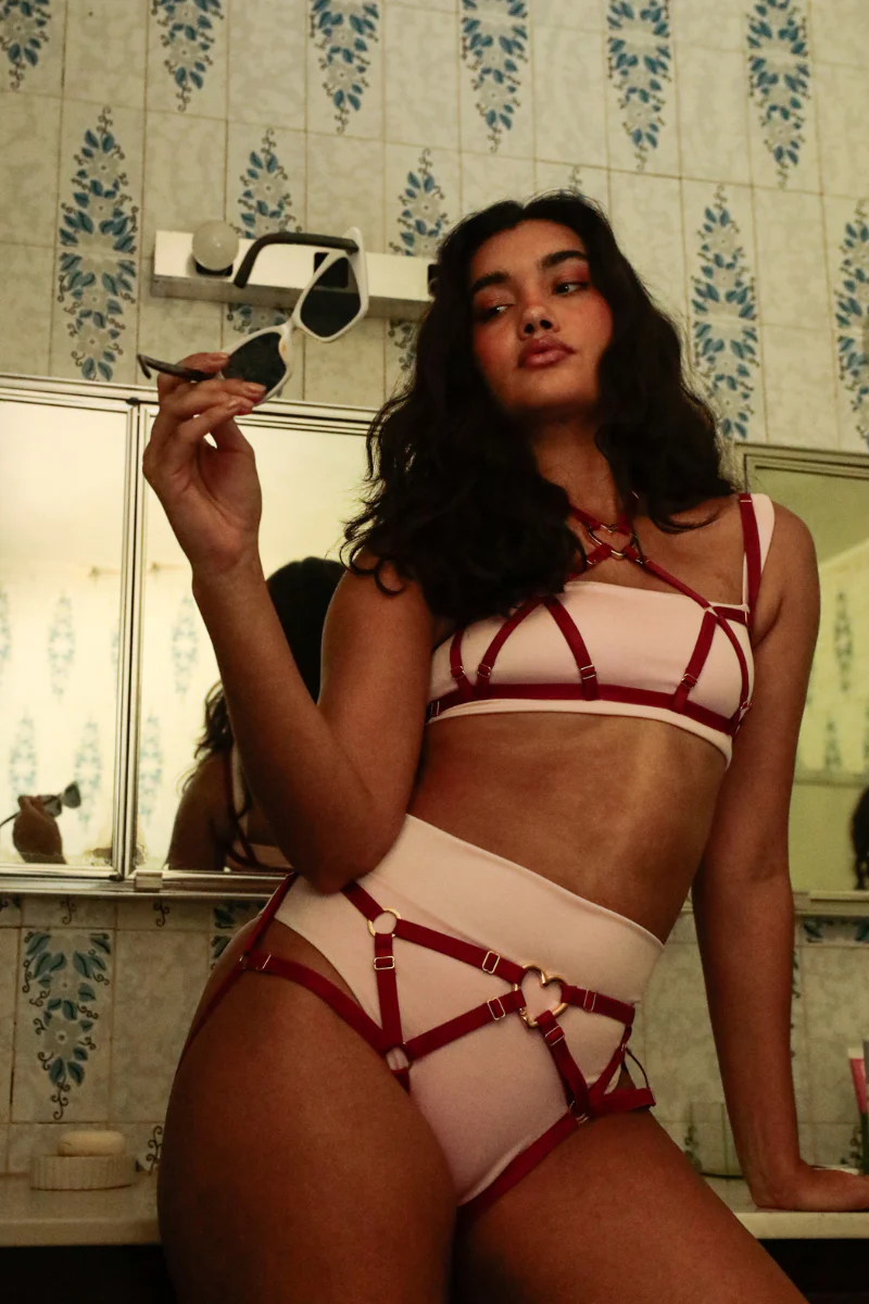Rolling Sweetheart Top Harness - Red - Image 2